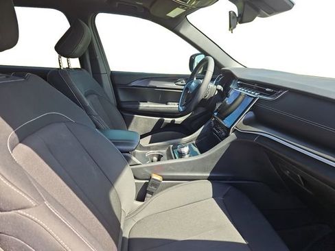 Used 2025 Jeep Grand Cherokee L Laredo w/ Luxury Tech Group I image 15