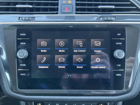 Used 2019 Volkswagen Tiguan SE AWD/4WD image 3