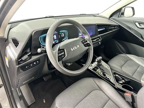 Used 2023 Kia Niro SX image 22