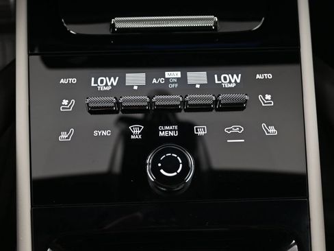 Used 2024 Porsche Cayenne Turbo AWD/4WD image 19