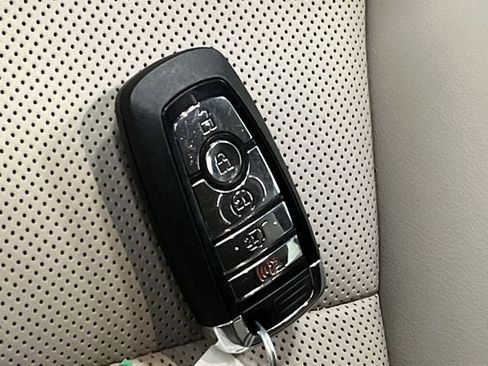 Used 2025 Lincoln Corsair Reserve w/ Towing Package image 27