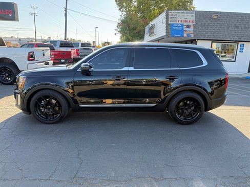 Used 2022 Kia Telluride EX w/ EX Premium Package image 8