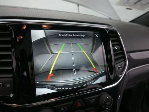 Used 2020 Jeep Grand Cherokee Overland AWD/4WD image 35