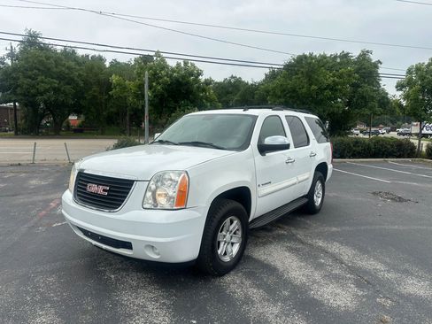Used 2007 GMC Yukon SLT w/ SLT Preferred Equipment Group image 1
