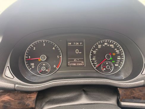Used 2014 Volkswagen Passat TDI SEL Premium FWD image 10