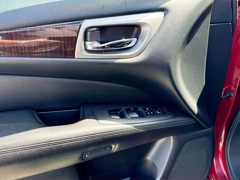 Used 2014 Nissan Pathfinder SL w/ SL Tech Package image 20