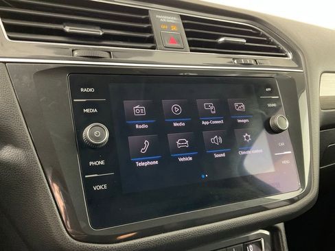 Used 2018 Volkswagen Tiguan SE FWD image 21
