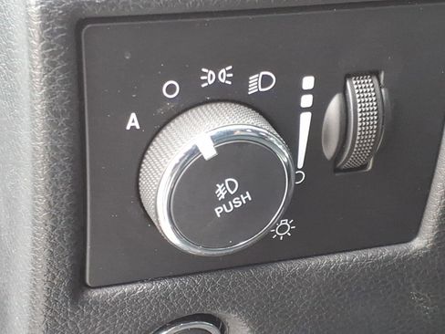 Used 2022 Jeep Grand Cherokee Limited AWD/4WD image 16