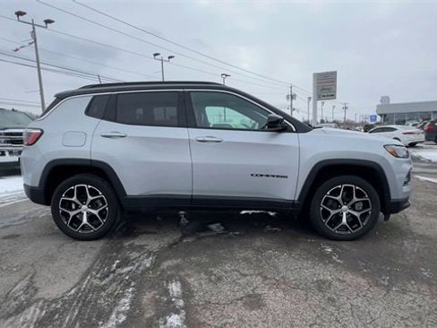 Used 2024 Jeep Compass Limited image 9