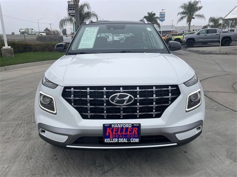 Used 2022 Hyundai Venue Limited image 3