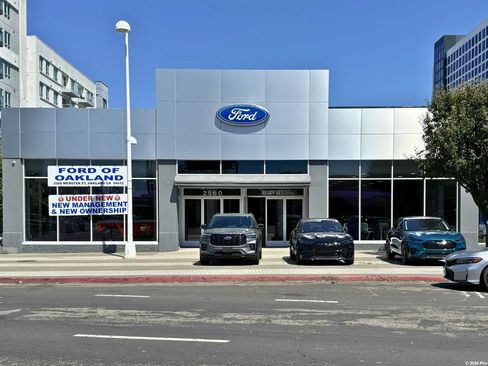 Used 2017 Ford F150 Raptor w/ Equipment Group 802A Luxury AWD/4WD image 10