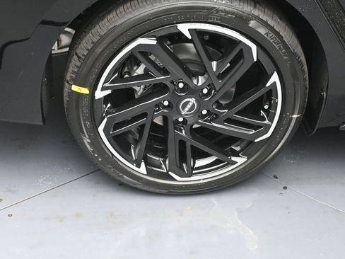 New 2026 Nissan Sentra SR w/ Floor Mat Package FWD image 5