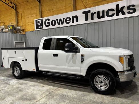 Used 2017 Ford F250 XL w/ Power Equipment Group AWD/4WD image 3