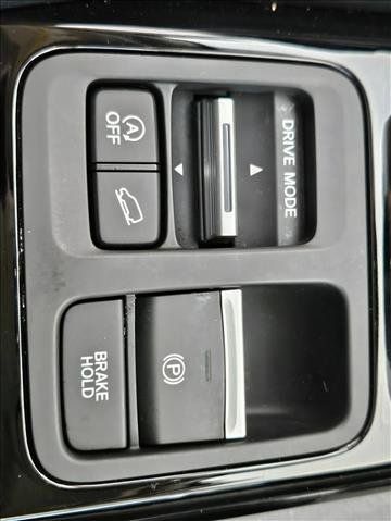 Used 2024 Honda Pilot Touring image 23