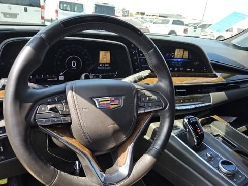 Used 2023 Cadillac Escalade Sport Platinum w/ LPO, ONYX Package AWD/4WD image 3