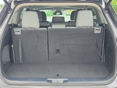 Used 2022 Toyota Highlander XLE FWD image 7