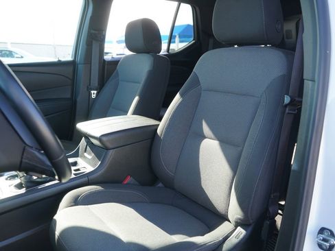 Used 2023 Chevrolet Traverse LT image 16