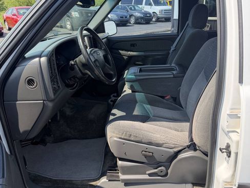 Used 2003 Chevrolet Avalanche 4x4 image 9