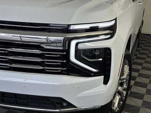 Used 2026 Chevrolet Suburban Premier AWD/4WD image 9