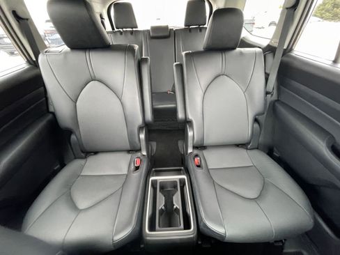 Used 2025 Toyota Grand Highlander LE image 40
