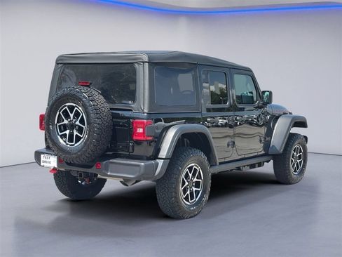 Used 2026 Jeep Wrangler Unlimited Rubicon AWD/4WD image 3