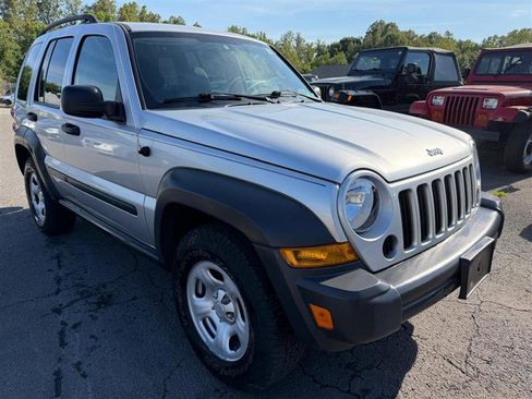 Used 2007 Jeep Liberty Sport AWD/4WD image 8