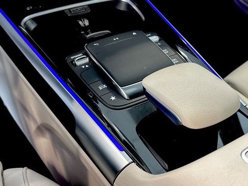 Used 2023 Mercedes-Benz GLB 250 image 21