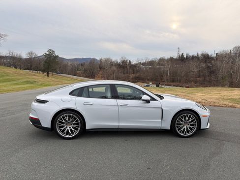 New 2026 Porsche Panamera 4 image 8