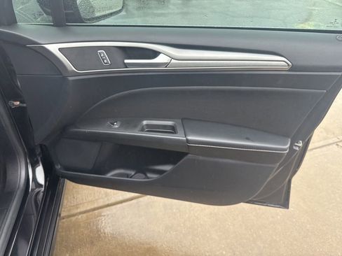 Used 2019 Ford Fusion SE image 44