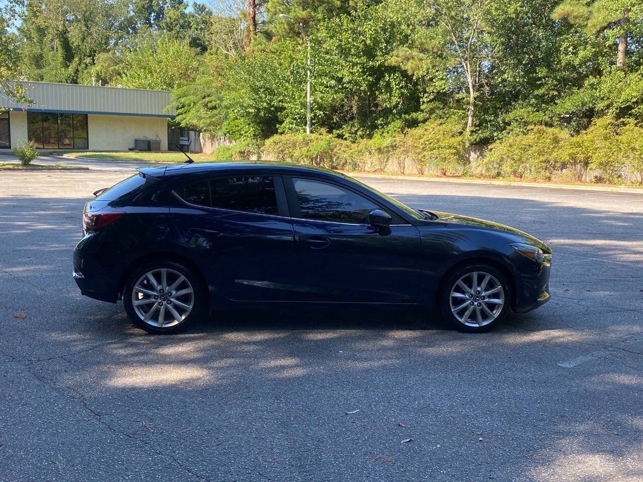 Used 2017 MAZDA MAZDA3 Touring FWD image 4
