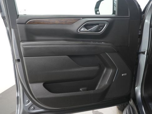 Used 2021 Chevrolet Suburban Premier w/ Premium Package AWD/4WD image 23