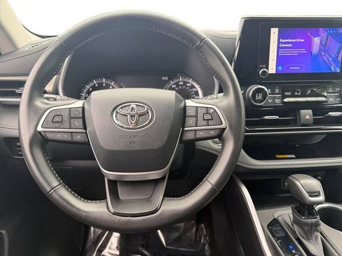 Used 2023 Toyota Highlander XLE AWD/4WD image 10