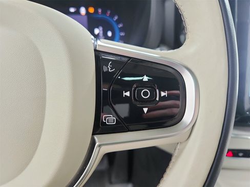 Used 2024 Volvo XC60 B5 Plus w/ Protection Package Premier image 25