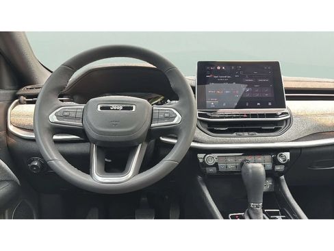 Used 2023 Jeep Compass Latitude w/ Sun and Sound Group AWD/4WD image 14