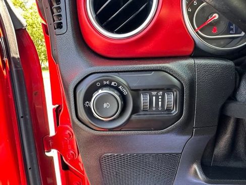 Used 2021 Jeep Wrangler Unlimited Rubicon AWD/4WD image 22