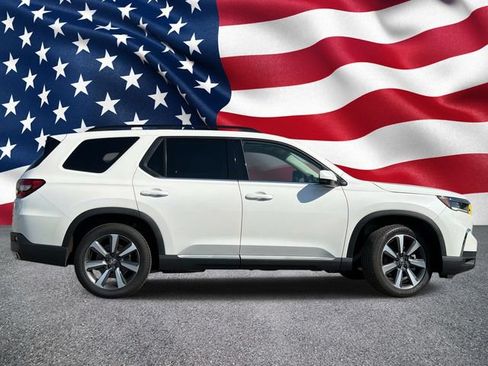 Used 2025 Honda Pilot Touring image 4