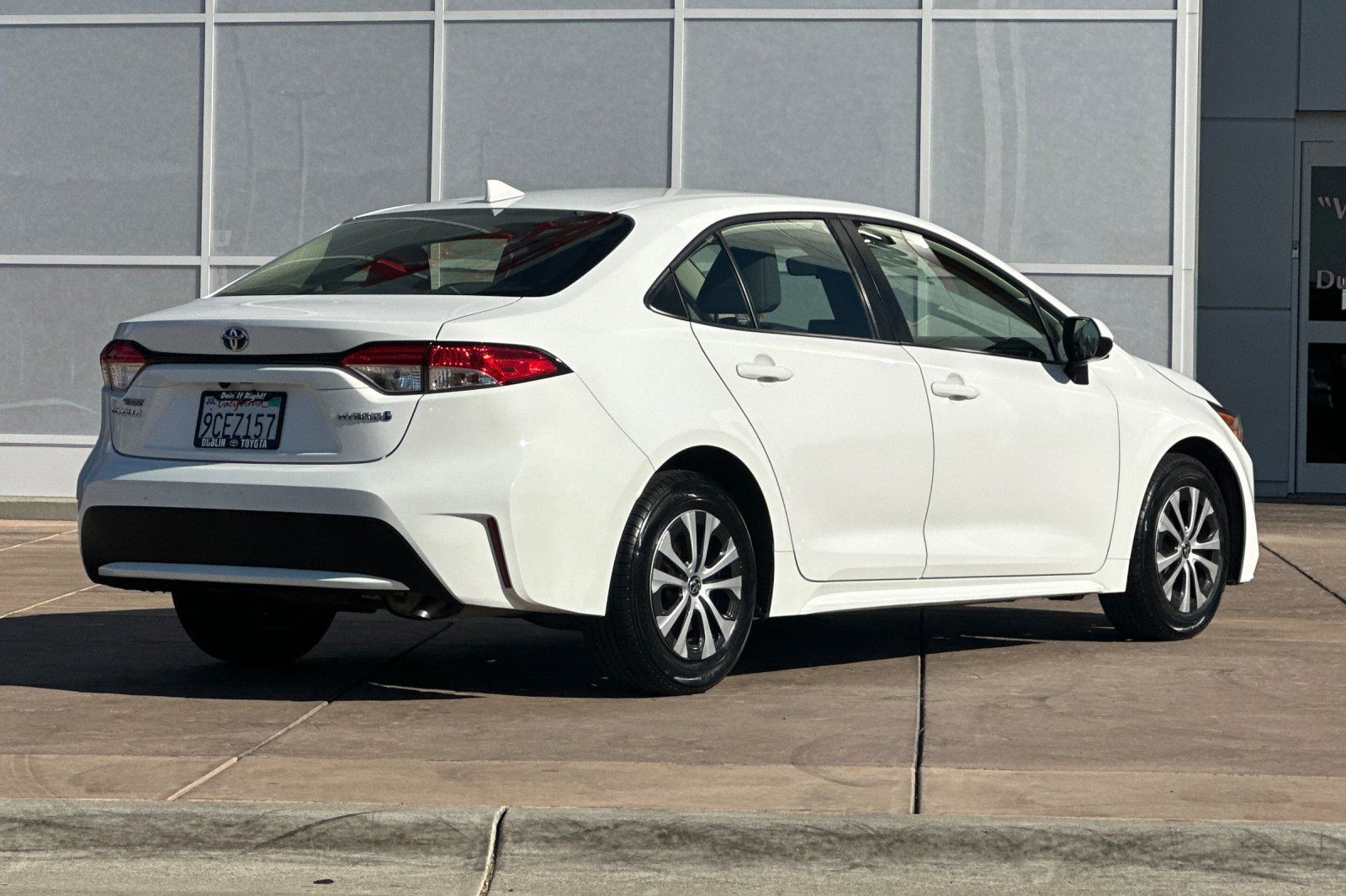 Used 2022 Toyota Corolla LE FWD image 4