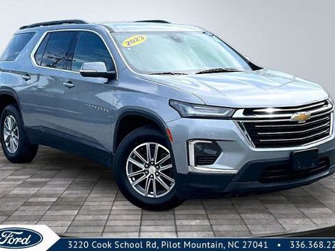 Used 2023 Chevrolet Traverse LT FWD image 1
