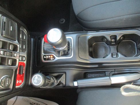 Used 2021 Jeep Wrangler Unlimited Rubicon AWD/4WD image 37