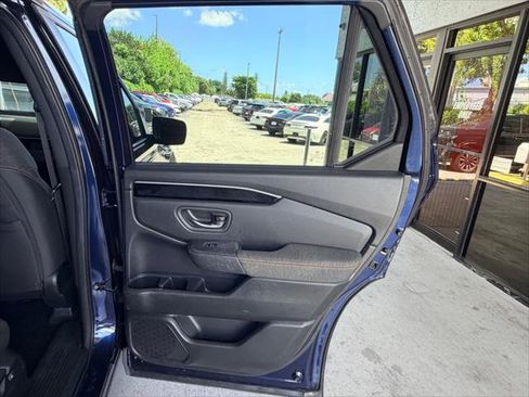 Used 2025 Honda Pilot Sport image 18
