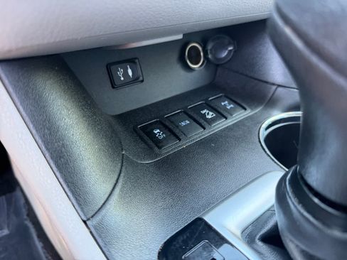 Used 2014 Toyota Highlander LE AWD/4WD image 13