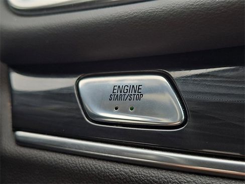 Used 2020 Buick Enclave Essence w/ Sound and Sites Package image 24