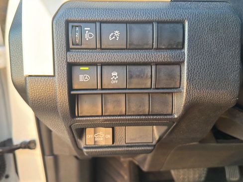Certified 2024 Toyota Tacoma TRD Off-Road AWD/4WD image 19