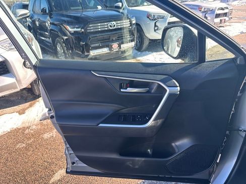 Used 2025 Toyota RAV4 XLE image 32
