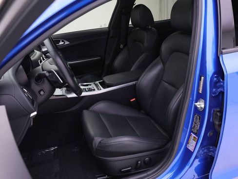 Used 2020 Kia Stinger GT1 image 4