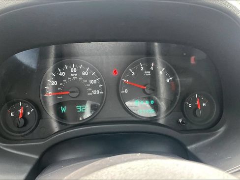 Used 2013 Jeep Compass Latitude AWD/4WD image 2