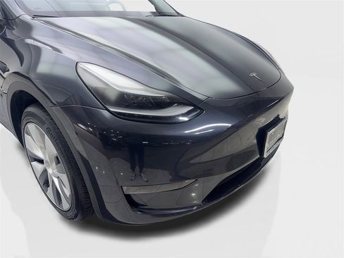 Used 2024 Tesla Model Y Long Range image 17