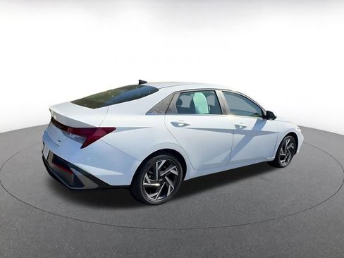 Used 2025 Hyundai Elantra Limited image 15