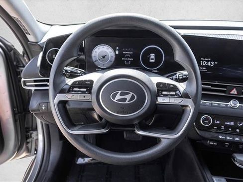 Used 2024 Hyundai Elantra SEL FWD image 12