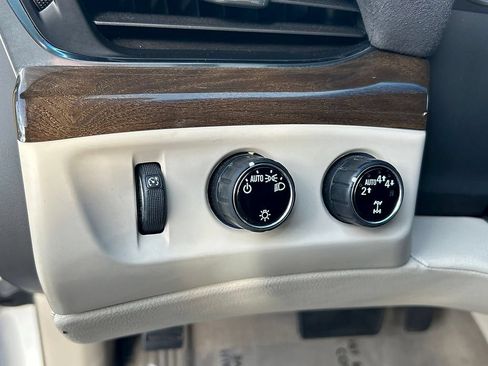 Used 2018 Cadillac Escalade Luxury AWD/4WD image 38